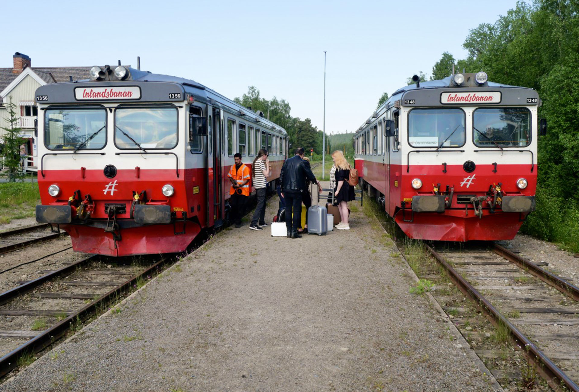 Foto: ROY MÅRTENSSON BLS Rail tar från och med nästa vecka över persontågstrafiken mellan Bengtsfors och Mellerud. Y1:orna 1297 och 1352 passerar här över akvedukten i Håverud.