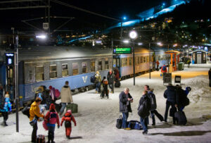 SJ får fortsätta köra nattåg ett halvår