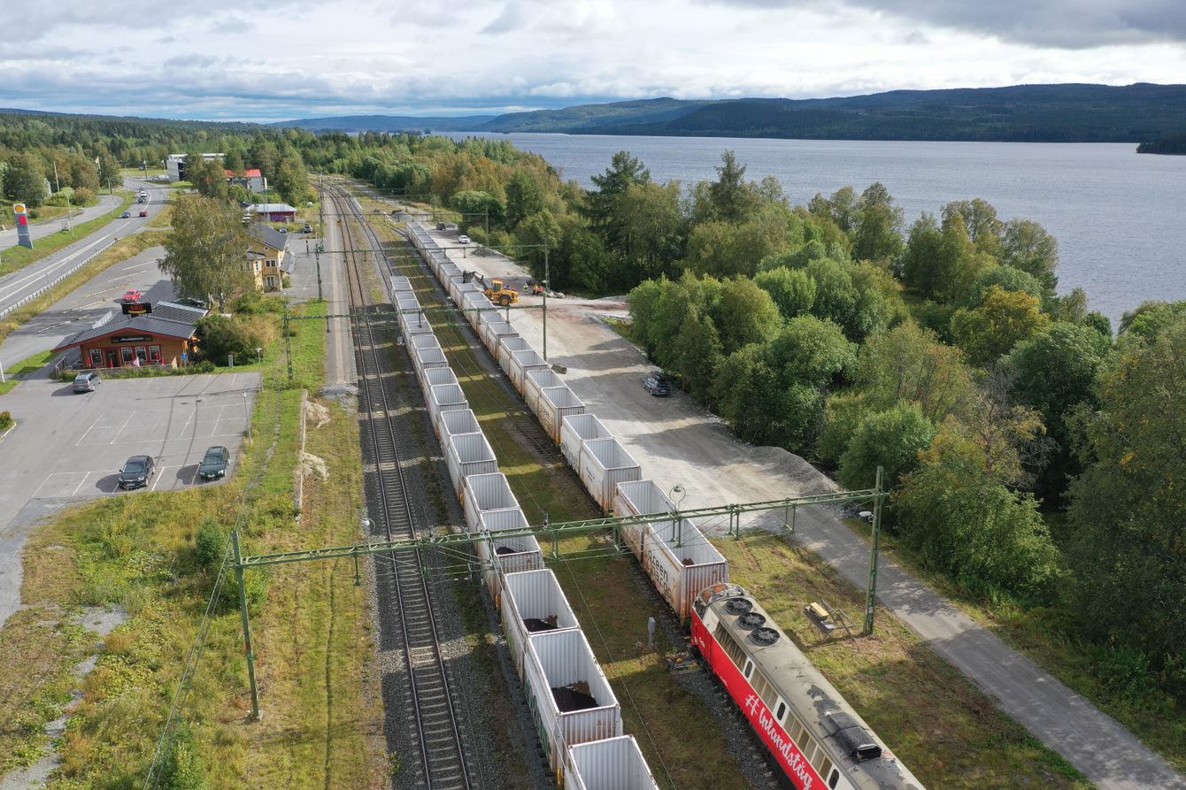 Under tisdagen kom också fyra liggvagnar för de nya nattågen till Sverige. Två lämnades i Malmö och två kördes till Stockholm. 