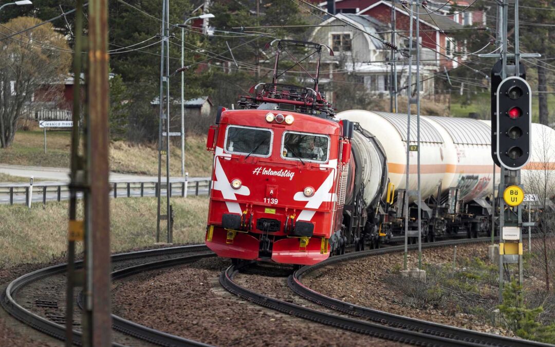 Tågab köper Inlandståg