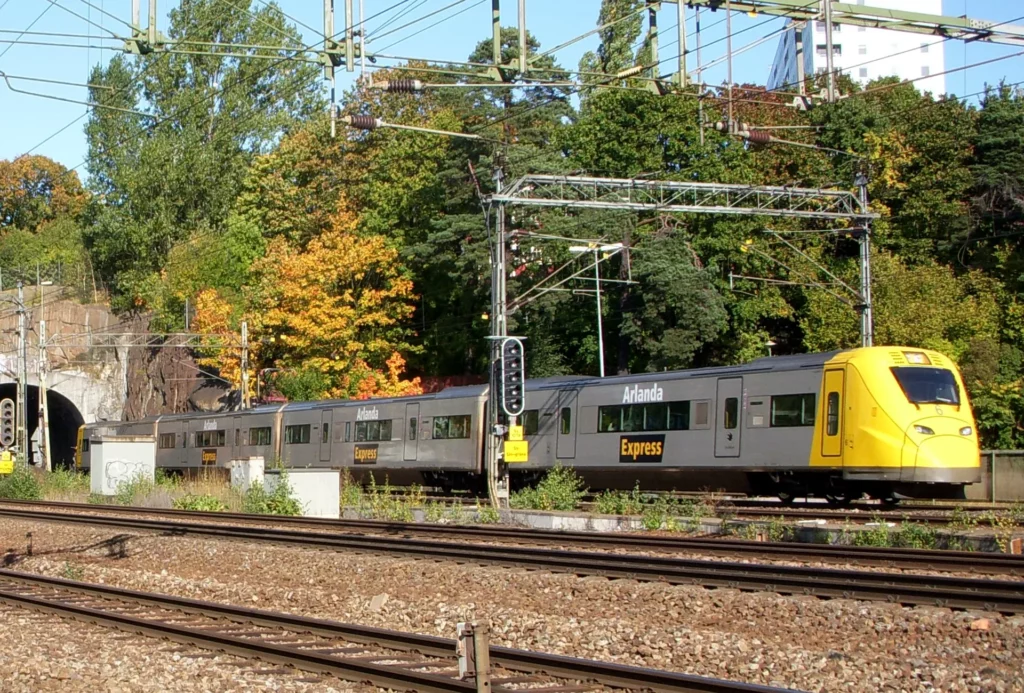 Arlanda Express i september 2009 vid Hagalundstunneln, Solna. FOTO: Holger Ellgard