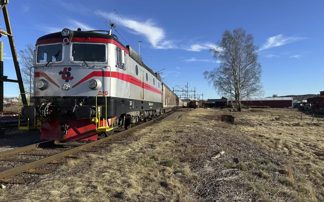 Tågab kör trävaror från Valåsen