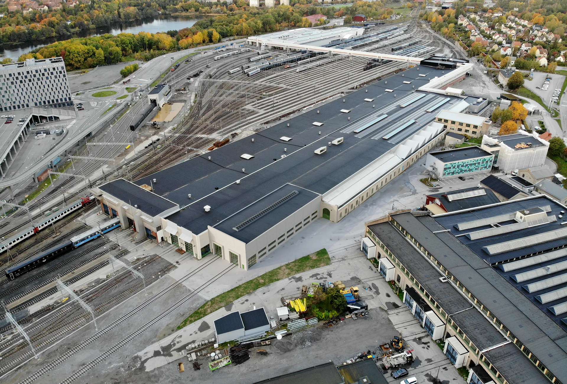 hagalund-ny-depa Arlanda Express i september 2009 vid Hagalundstunneln, Solna. FOTO: Holger Ellgard