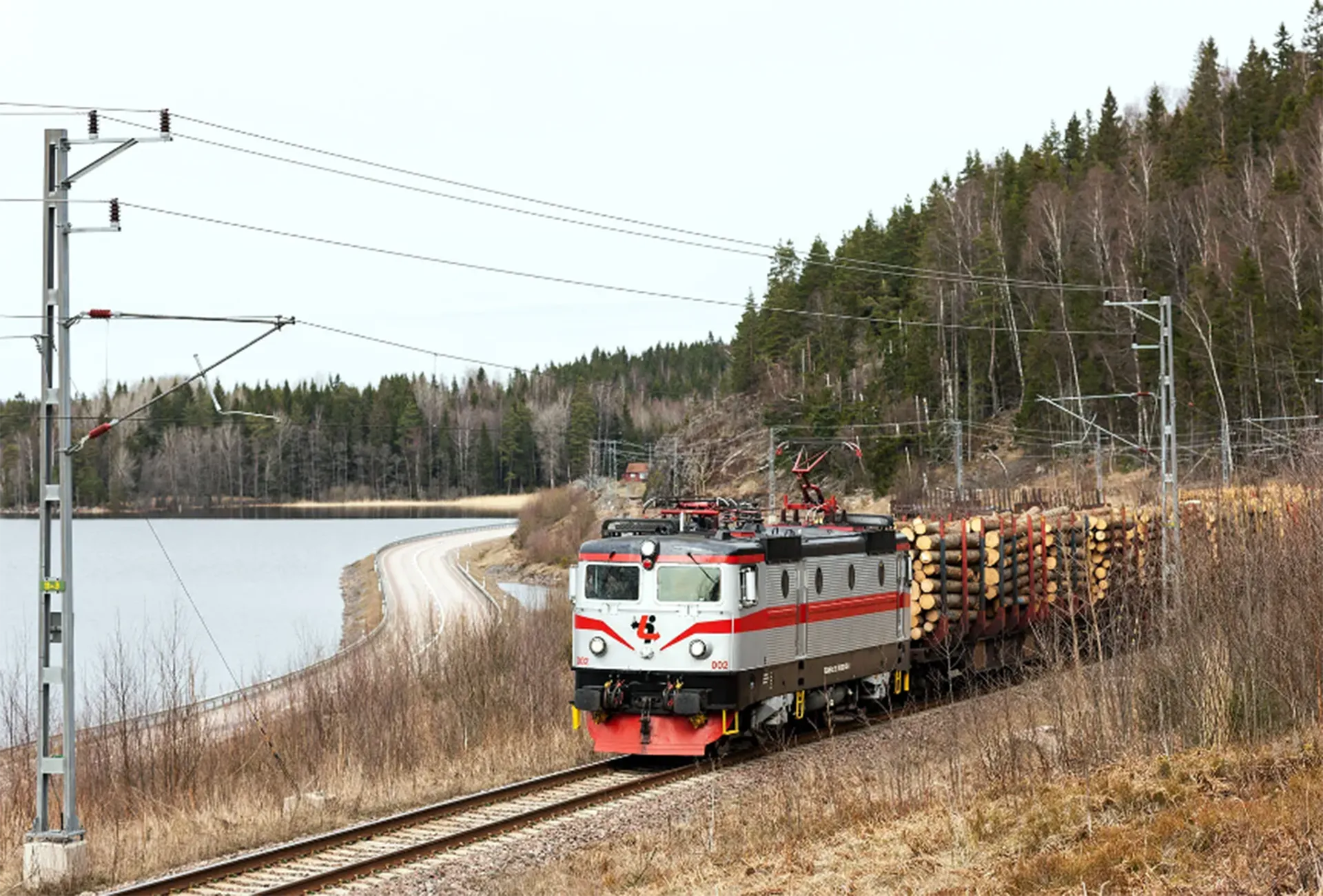 SJ:s nattåg till Duved drar upp snön vid Undersåker i mars 2014.