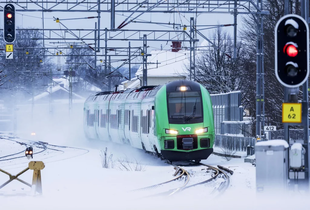 Ett av VR Snabbtågs snabbtåg på väg från Stockholm till Göteborg passerar Alingsås 8 januari 2026.