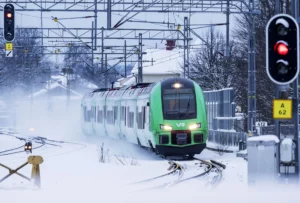 Ett av VR Snabbtågs snabbtåg på väg från Stockholm till Göteborg passerar Alingsås 8 januari 2026.