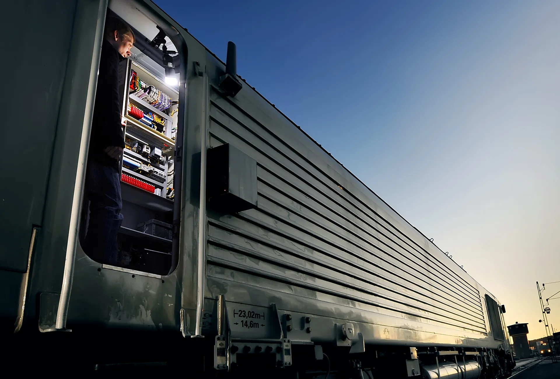 Ett av VR Snabbtågs snabbtåg på väg från Stockholm till Göteborg passerar Alingsås 8 januari 2026.