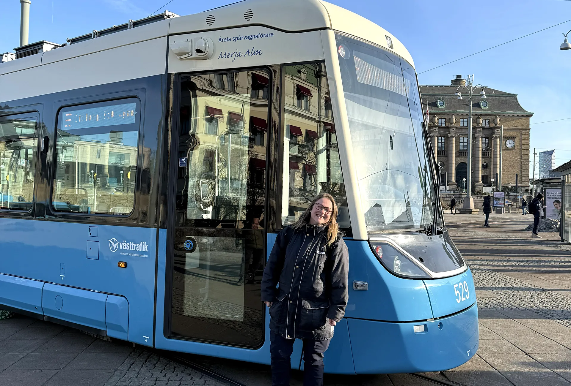 Ett av VR Snabbtågs snabbtåg på väg från Stockholm till Göteborg passerar Alingsås 8 januari 2026.