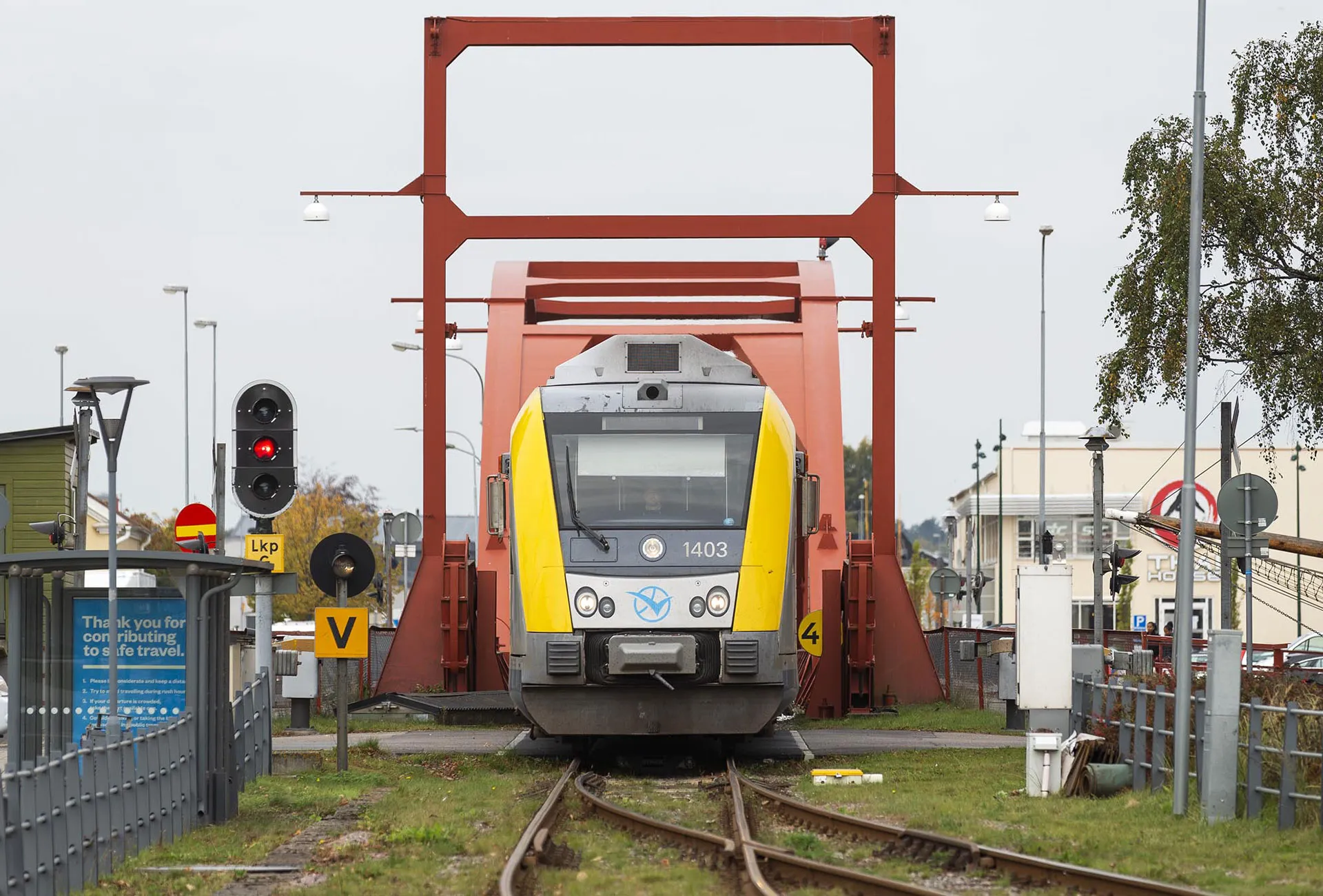 Ett av VR Snabbtågs snabbtåg på väg från Stockholm till Göteborg passerar Alingsås 8 januari 2026.