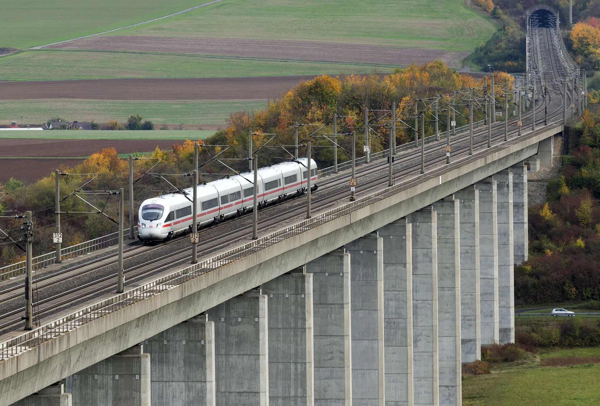 SJ:s nattåg till Duved drar upp snön vid Undersåker i mars 2014.