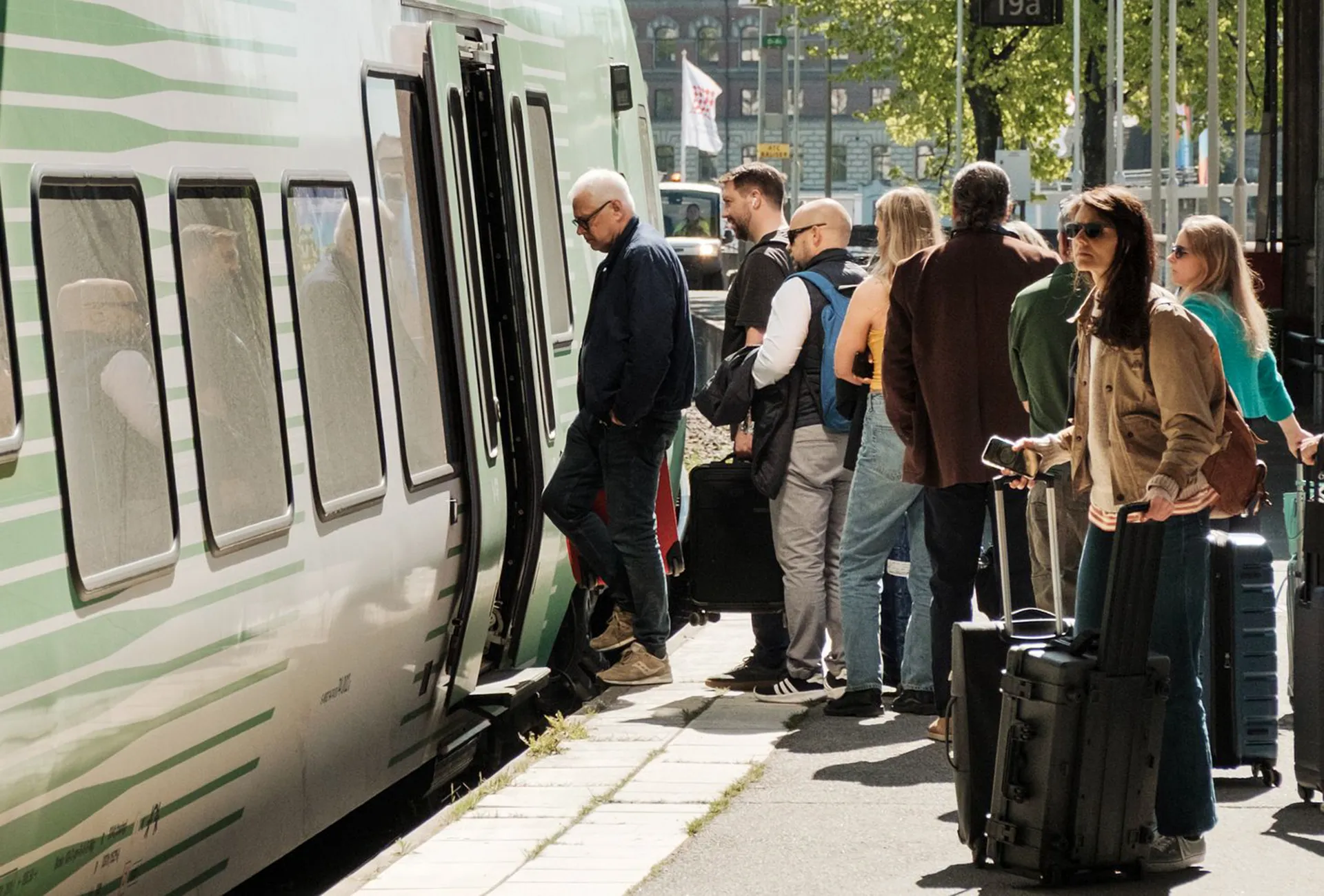 Ett av VR Snabbtågs snabbtåg på väg från Stockholm till Göteborg passerar Alingsås 8 januari 2026.