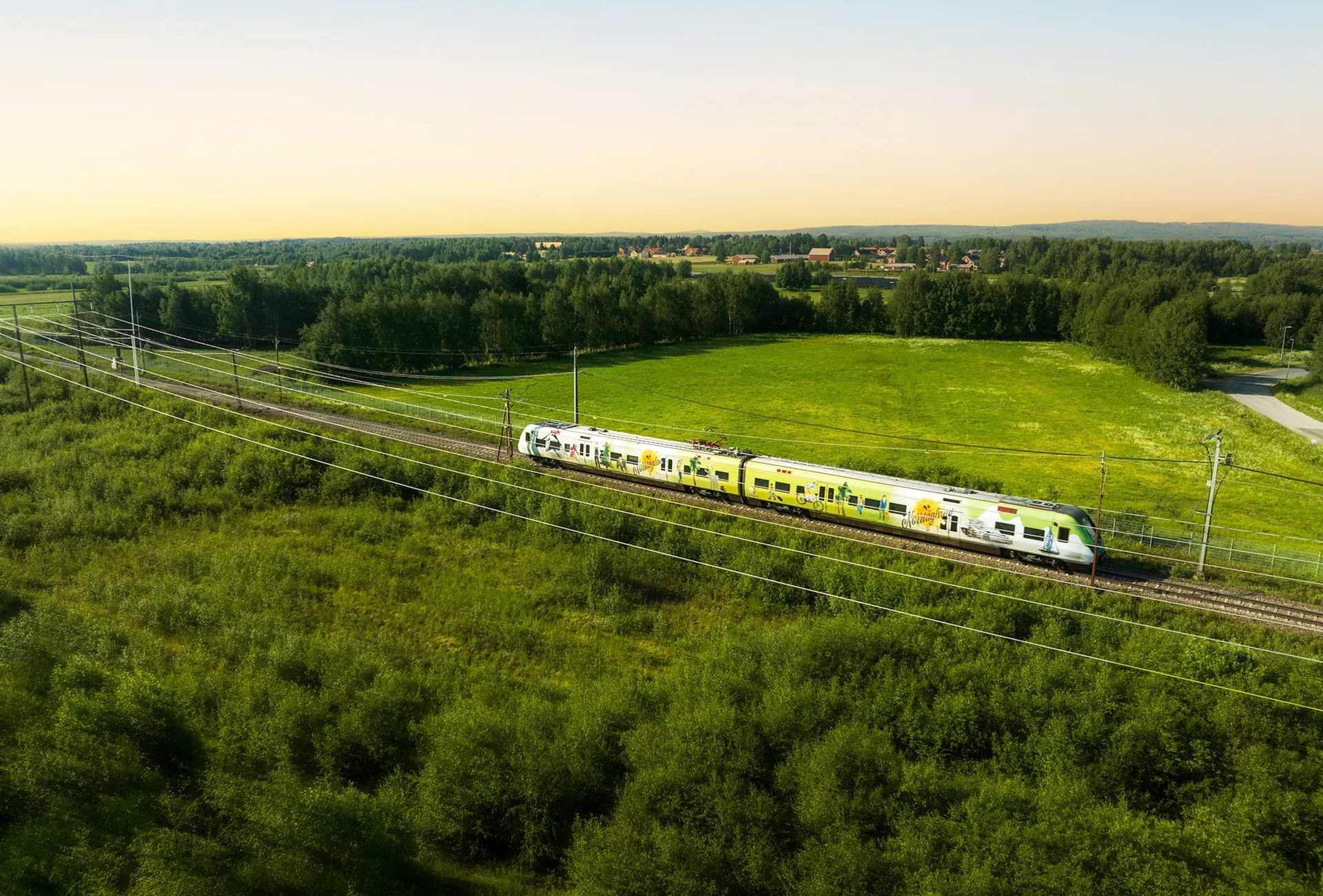 Ett av VR Snabbtågs snabbtåg på väg från Stockholm till Göteborg passerar Alingsås 8 januari 2026.
