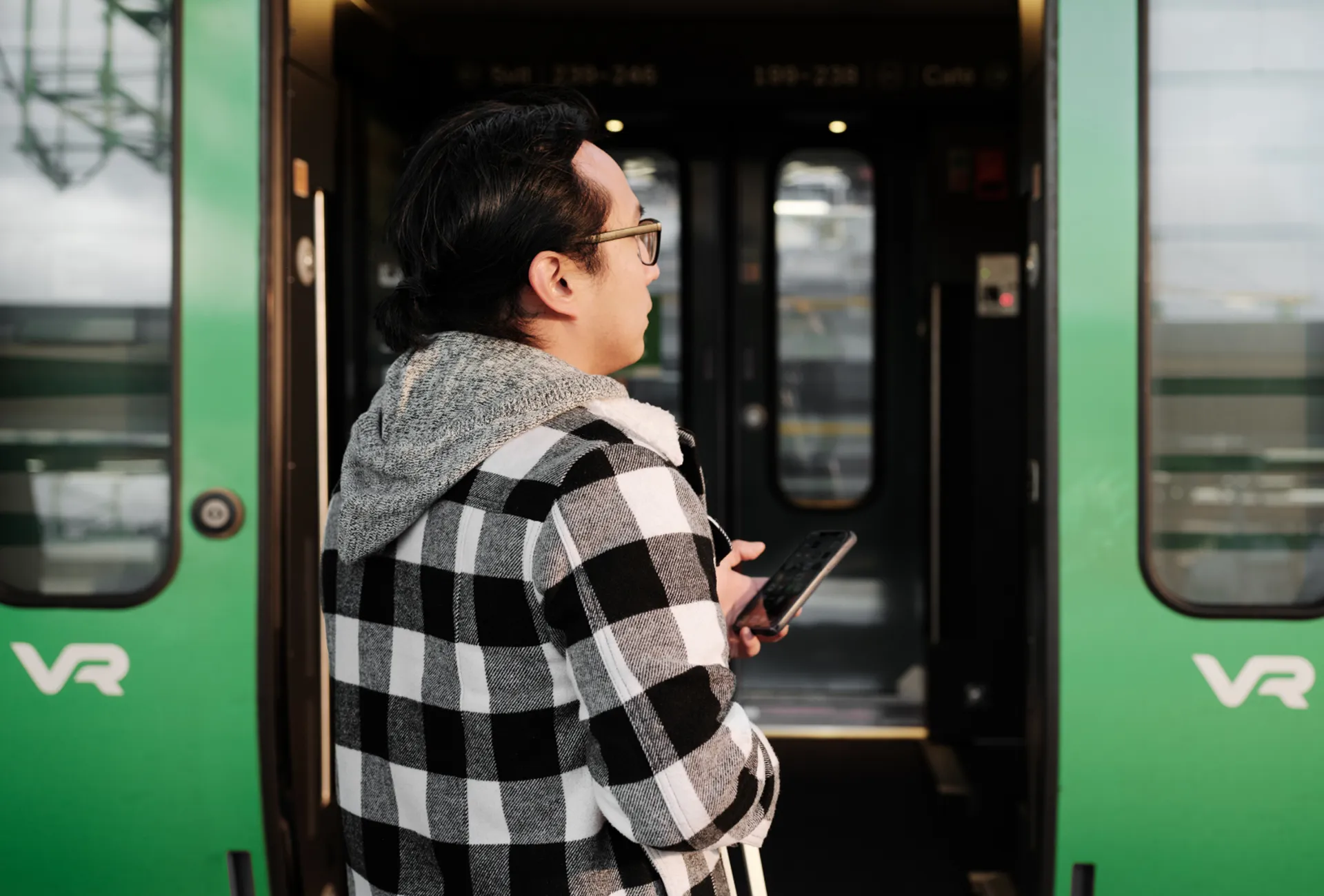 Ett av VR Snabbtågs snabbtåg på väg från Stockholm till Göteborg passerar Alingsås 8 januari 2026.