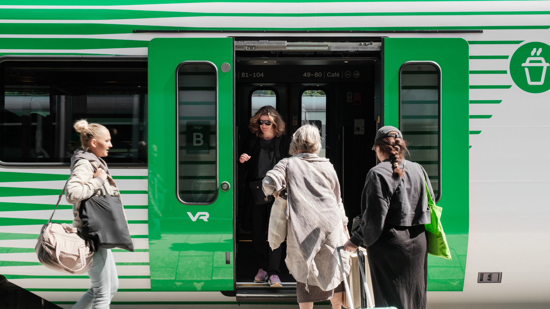 Ett av VR Snabbtågs snabbtåg på väg från Stockholm till Göteborg passerar Alingsås 8 januari 2026.