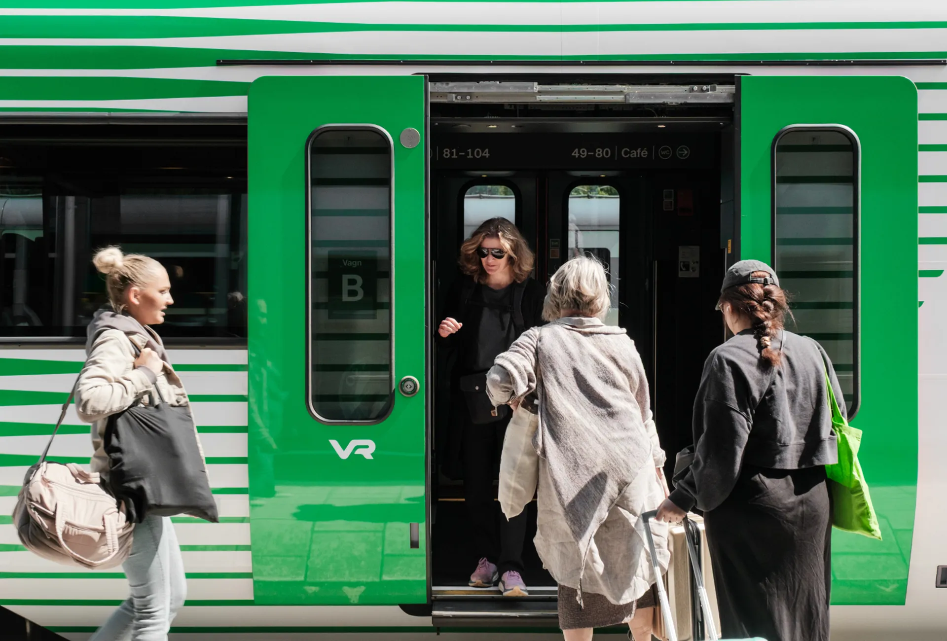 Ett av VR Snabbtågs snabbtåg på väg från Stockholm till Göteborg passerar Alingsås 8 januari 2026.