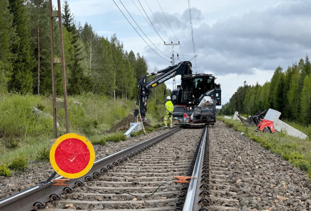 Nyligen inleddes bytet av kontaktledningsanläggningen på den 431 kilometer långa sträckan mellan Bräcke och Vännäs på Stambanan genom Övre Norrland. 28 maj pågick fundamentsättning mellan Bräcke och Bodsjön.