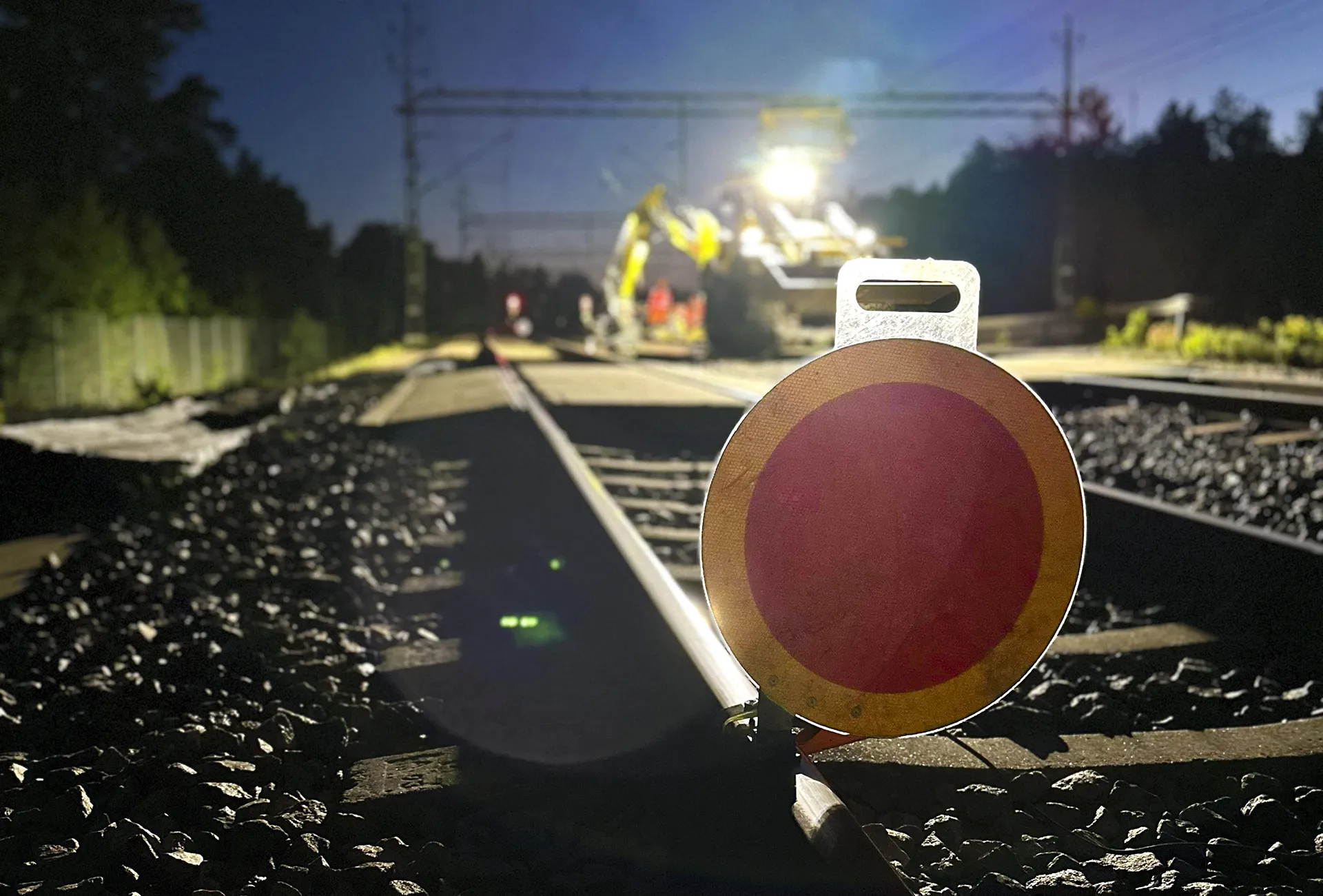 Ett av VR Snabbtågs snabbtåg på väg från Stockholm till Göteborg passerar Alingsås 8 januari 2026.