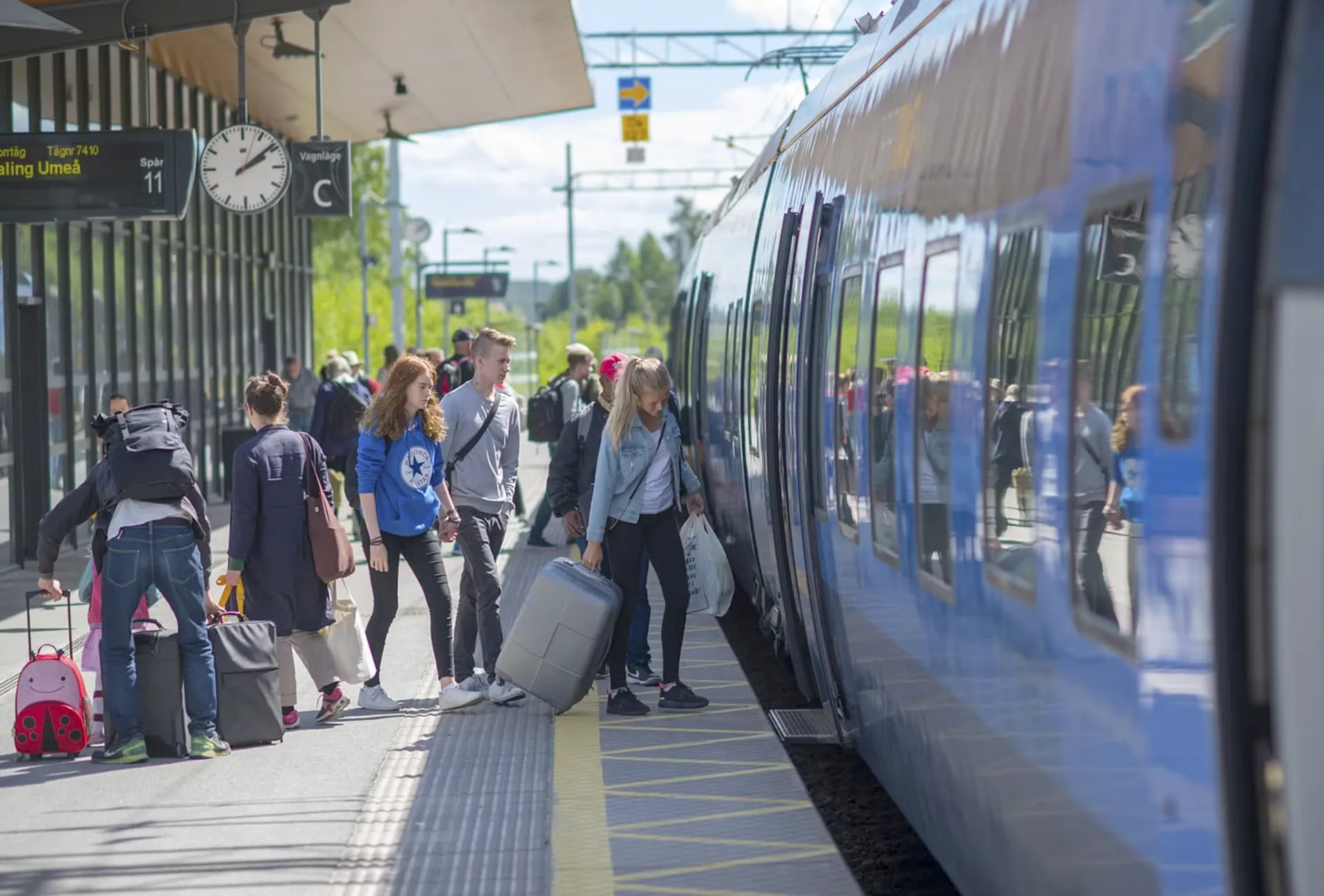 Ett av VR Snabbtågs snabbtåg på väg från Stockholm till Göteborg passerar Alingsås 8 januari 2026.