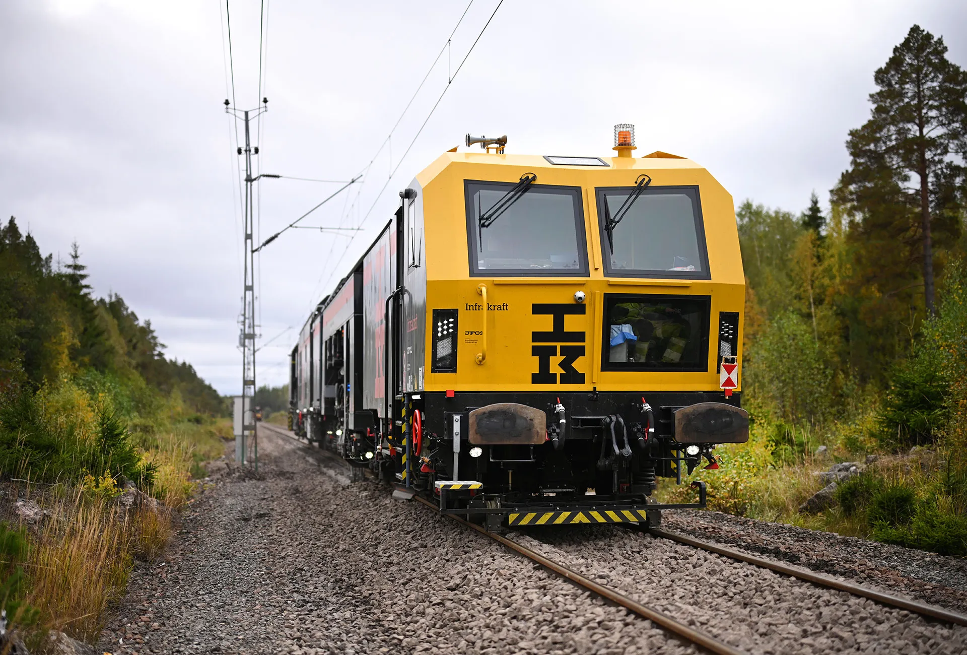 Hector Rails virkeståg för Trätåg från Mora till Gävle passerar Vikarbyn på Siljansbanan 14 maj 2024.