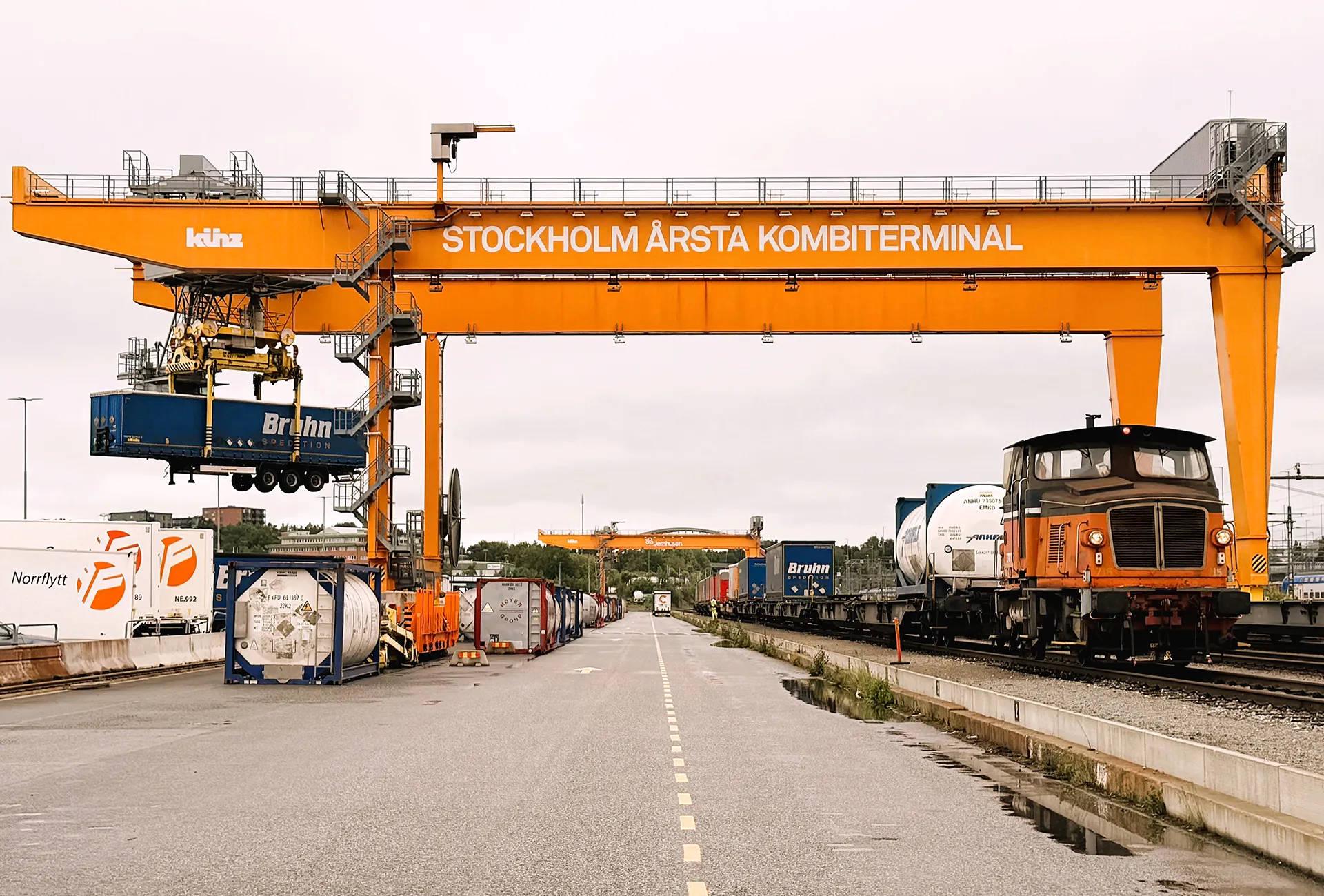 Hector Rails virkeståg för Trätåg från Mora till Gävle passerar Vikarbyn på Siljansbanan 14 maj 2024.