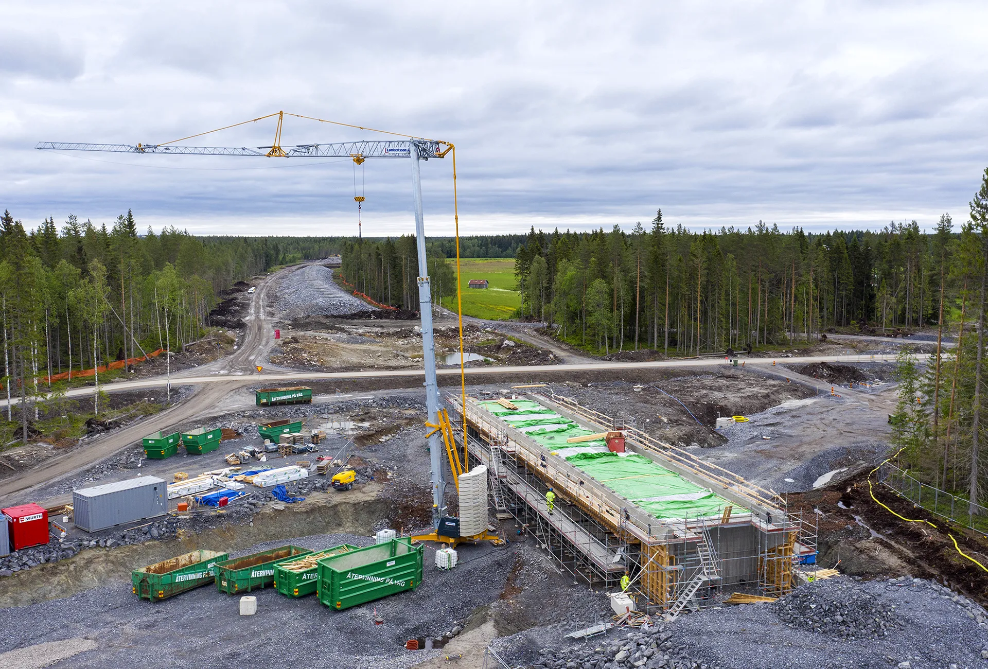 Hector Rails virkeståg för Trätåg från Mora till Gävle passerar Vikarbyn på Siljansbanan 14 maj 2024.
